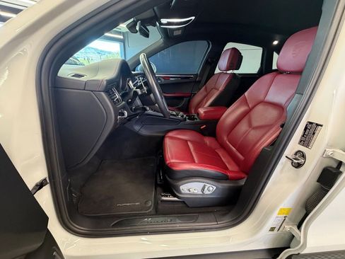 Certified 2022 Porsche Macan AWD/4WD image 8
