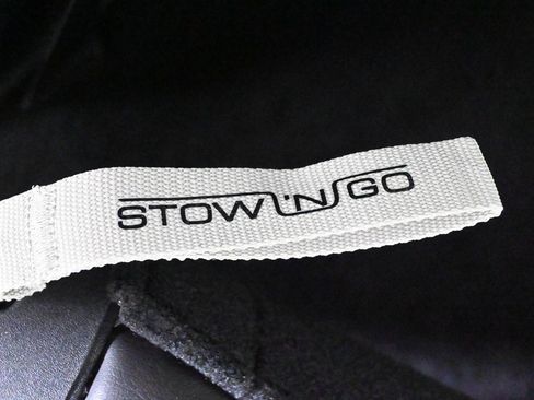 Used 2025 Chrysler Pacifica Select w/ Fav Edition Package image 16