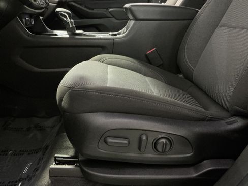 Used 2023 Chevrolet Traverse LT FWD image 15