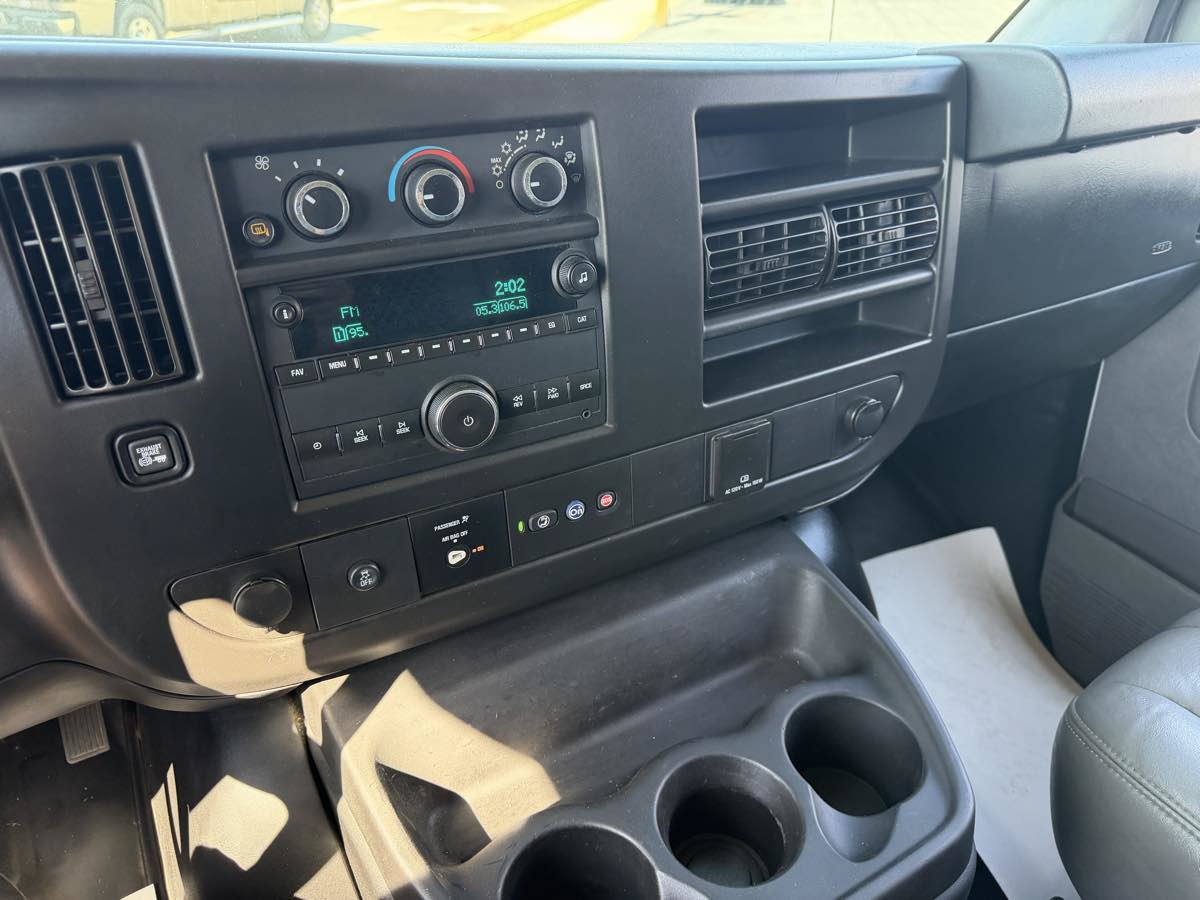 Used 2019 GMC Savana 2500 Extended RWD image 19