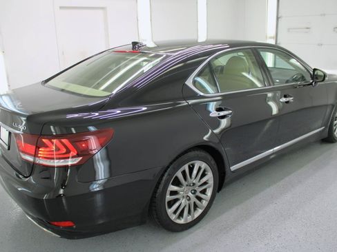 Used 2017 Lexus LS 460 w/ Comfort Package RWD image 10
