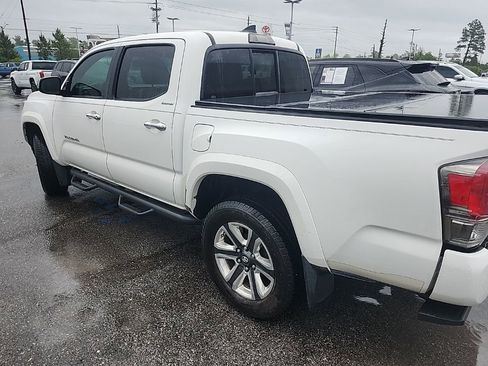 Used 2016 Toyota Tacoma Limited w/ Towing Package AWD/4WD image 23
