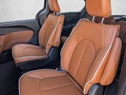 New 2026 Chrysler Pacifica Pinnacle FWD image 16