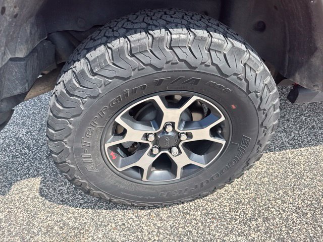 Used 2018 Jeep Wrangler Unlimited Rubicon w/ Dual Top Group AWD/4WD image 11