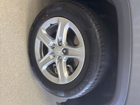 Used 2024 Jeep Compass Latitude image 13