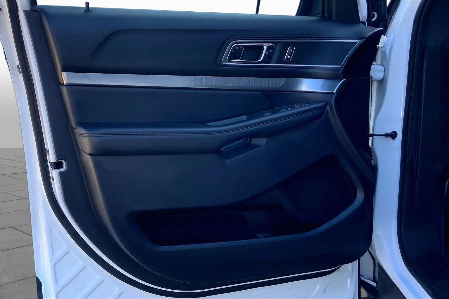 Used 2019 Ford Explorer XLT w/ Equipment Group 201A FWD image 21