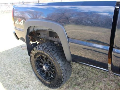 Used 2005 GMC Sierra 2500 SLT w/ Heavy-Duty Power Package image 13