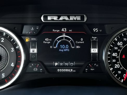 Used 2024 RAM 2500 Laramie AWD/4WD image 17