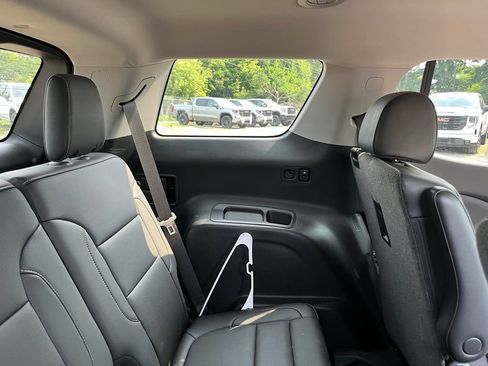 Used 2023 GMC Acadia SLT w/ Preferred Package FWD image 29