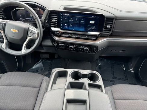Certified 2025 Chevrolet Silverado 1500 LT image 2