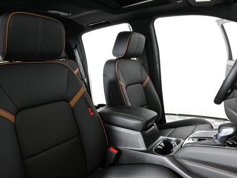 New 2025 GMC Canyon AT4 w/ Nightfall Edition image 22