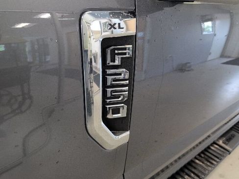 Used 2021 Ford F250 XL w/ XL Value Package AWD/4WD image 8