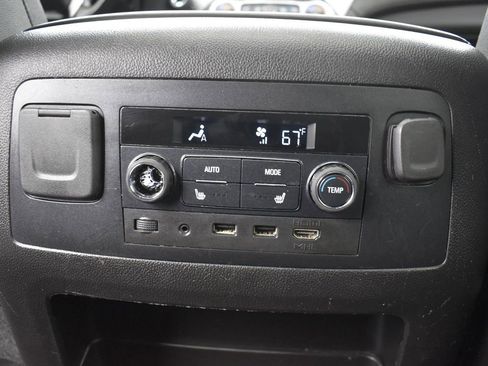 Used 2019 Chevrolet Suburban Premier image 29