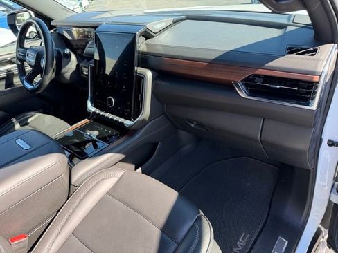 Used 2025 GMC Yukon Denali AWD/4WD image 17