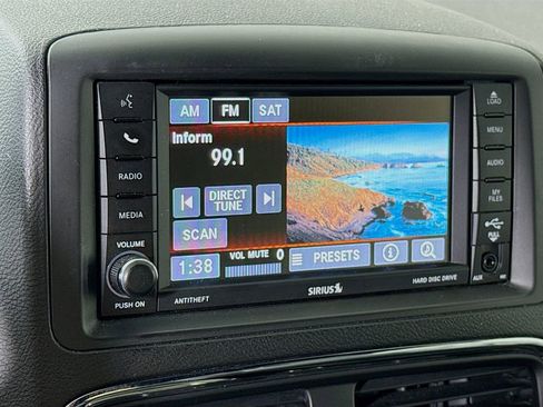 Used 2019 Dodge Grand Caravan SXT image 6