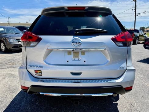 Used 2020 Nissan Rogue SV w/ Premium Package FWD image 4