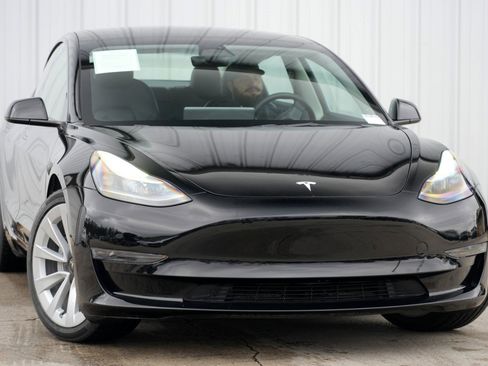 Used 2023 Tesla Model 3 Standard Range image 4