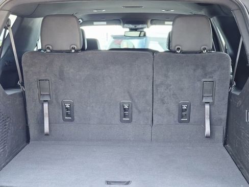 Used 2024 Chevrolet Suburban LT RWD image 30