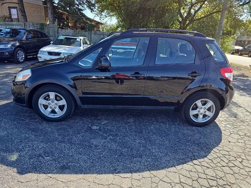 Used 2011 Suzuki SX4 Premium image 3