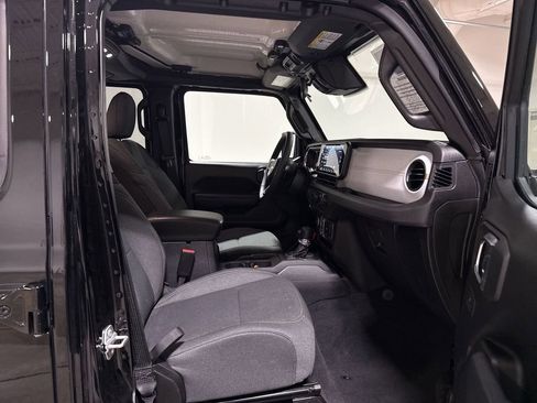 Used 2025 Jeep Wrangler Unlimited Sport AWD/4WD image 21