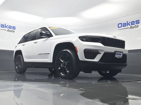 Used 2023 Jeep Grand Cherokee Limited w/ Black Appearance Package AWD/4WD image 38