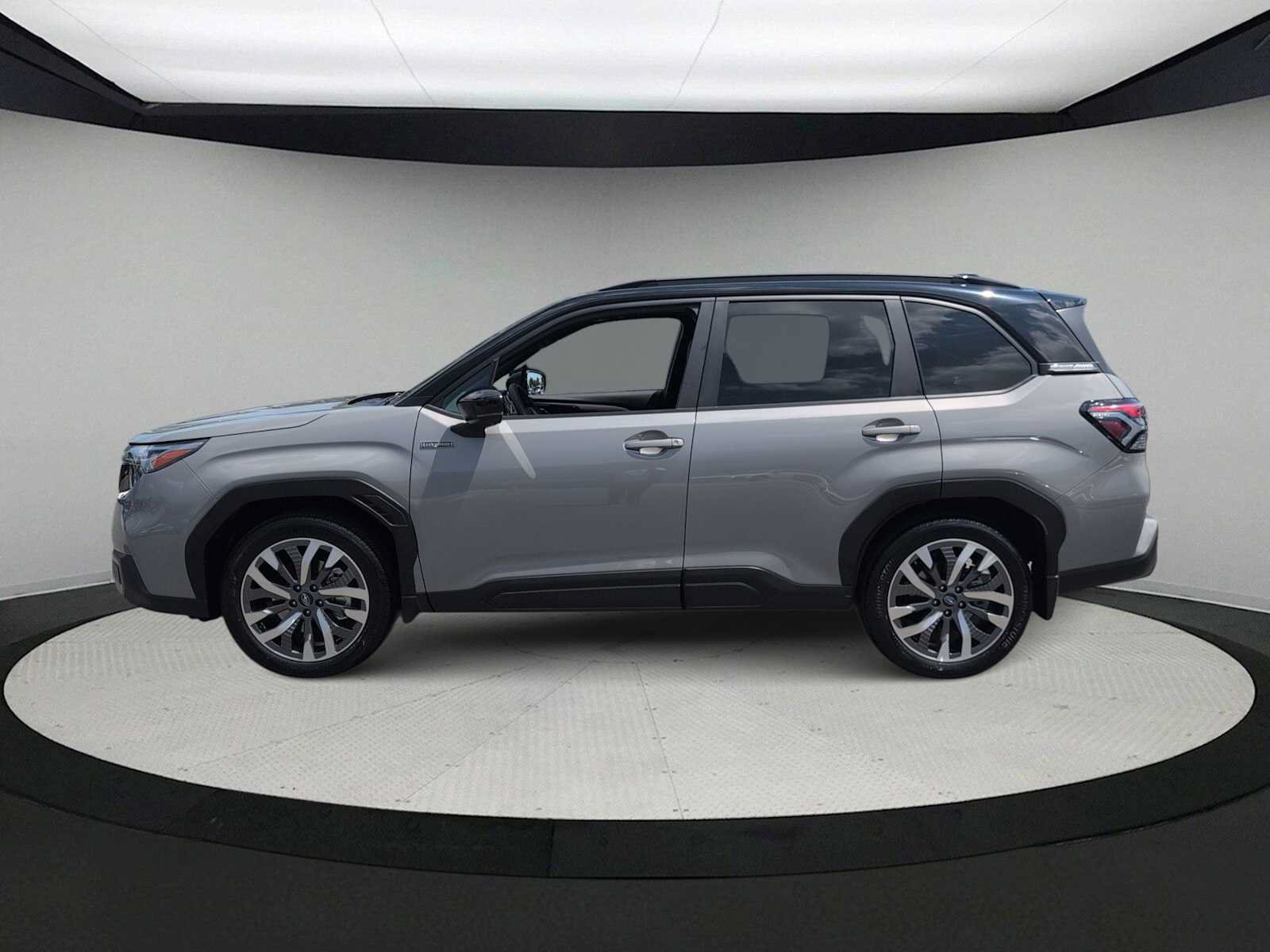 Certified 2025 Subaru Forester Touring AWD/4WD image 5