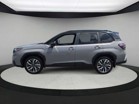 Used 2025 Subaru Forester Touring AWD/4WD image 5