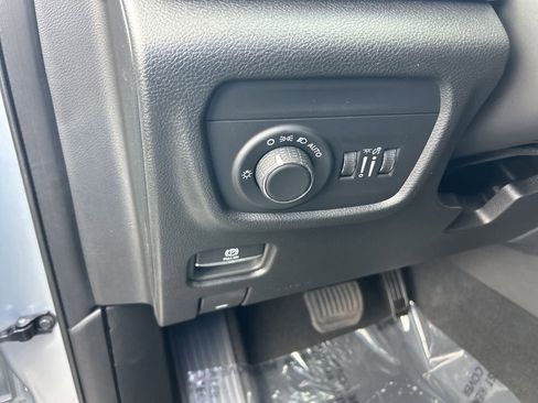 Used 2025 Jeep Grand Cherokee L Altitude RWD image 37