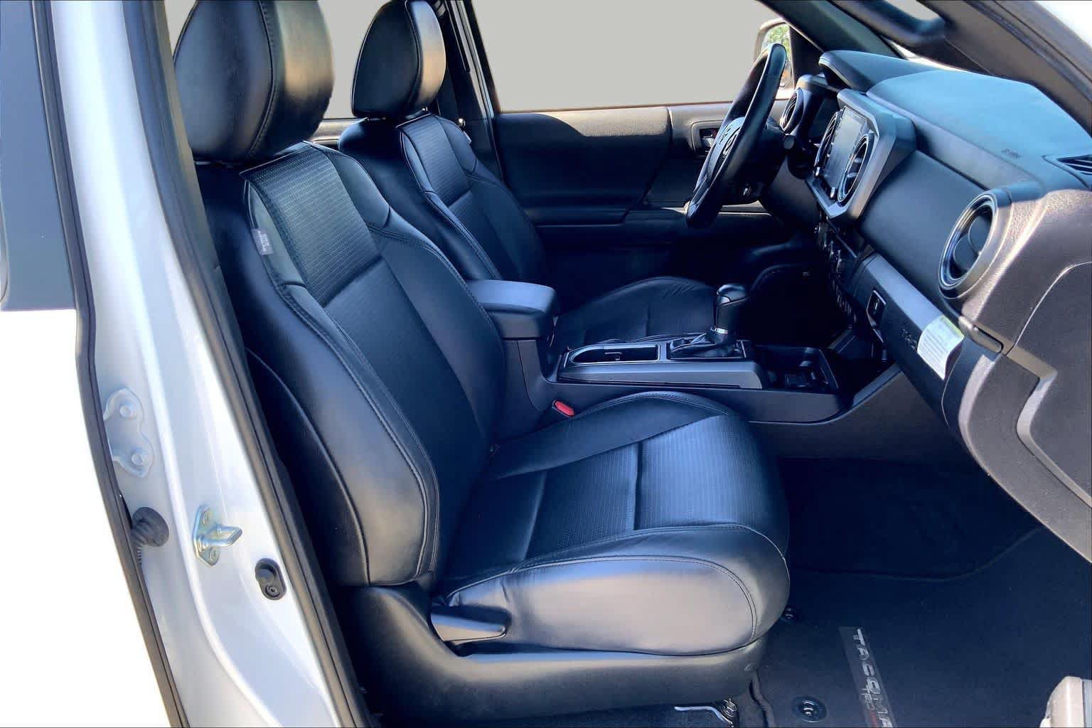 Used 2022 Toyota Tacoma TRD Sport w/ TRD Premium Sport Package RWD image 9