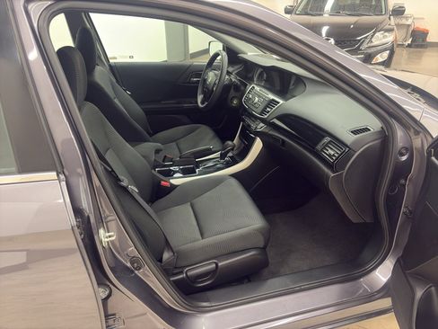 Used 2017 Honda Accord LX image 18