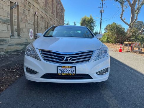Used 2013 Hyundai Azera w/ Technology Pkg FWD image 2