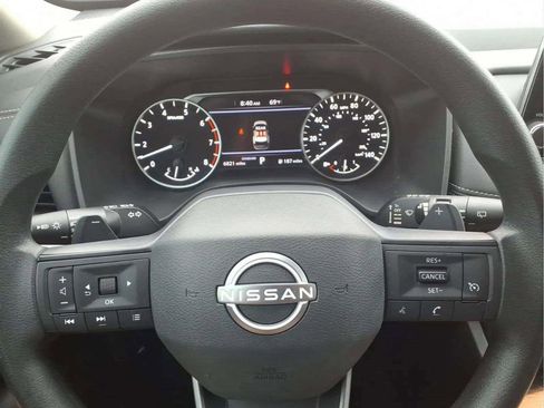 Used 2025 Nissan Rogue S FWD image 14