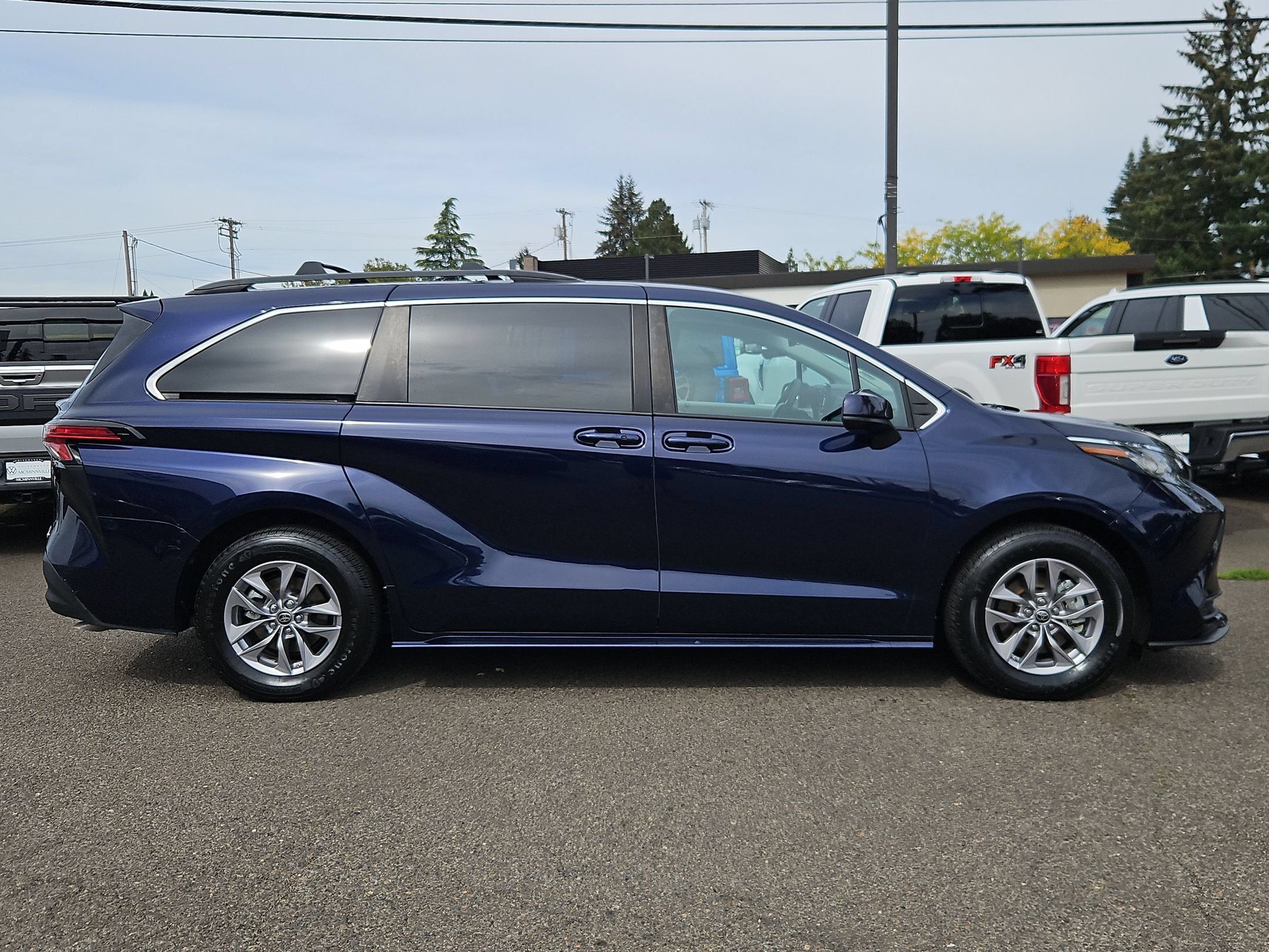 Used 2022 Toyota Sienna LE FWD image 6