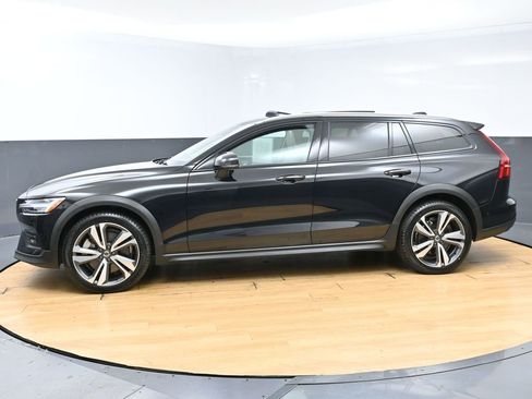 Used 2025 Volvo V60 B5 Cross Country Plus AWD/4WD image 6