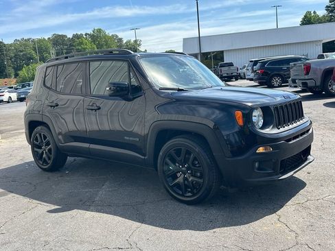 Used 2017 Jeep Renegade Altitude FWD image 4