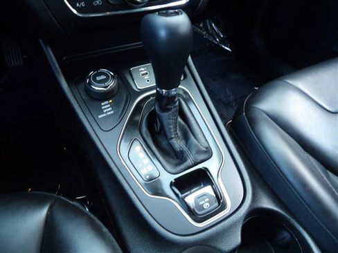 Used 2019 Jeep Cherokee Latitude Plus image 17