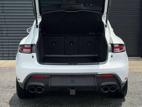 Certified 2024 Porsche Macan AWD/4WD image 18