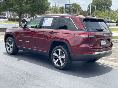 Used 2023 Jeep Grand Cherokee Limited w/ Luxury Tech Group II AWD/4WD image 7