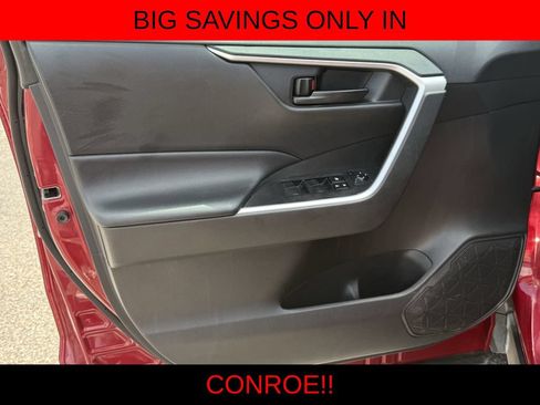 Used 2021 Toyota RAV4 LE AWD/4WD image 10
