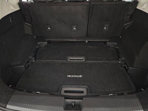 Used 2025 Nissan Rogue SL image 31