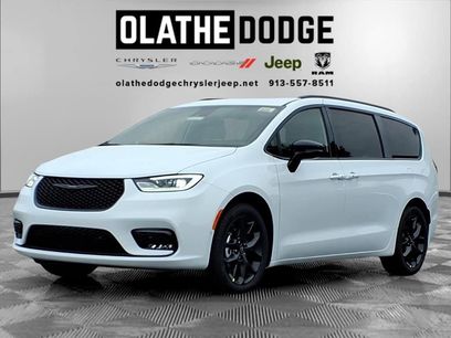 New 2026 Chrysler Pacifica Select