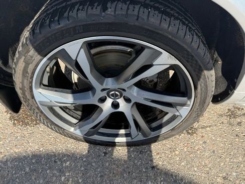 Used 2018 Volvo XC90 T6 Momentum w/ Convenience Package AWD/4WD image 6