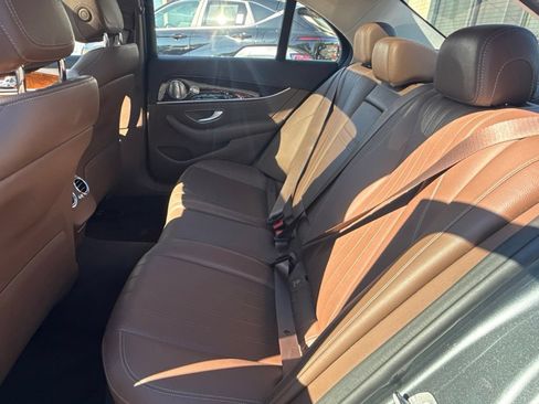 Used 2017 Mercedes-Benz E 300 4MATIC image 37