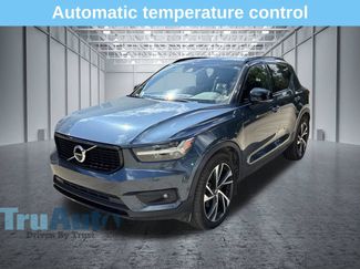 Used 2022 Volvo XC40 T5 R-Design w/ Advanced Package AWD/4WD video 3