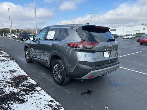 Used 2023 Nissan Rogue S image 5