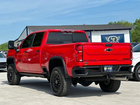 Used 2025 Chevrolet Silverado 2500 ZR2 w/ Technology Package AWD/4WD image 5