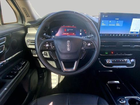 Certified 2025 Lincoln Corsair AWD w/ Equipment Group 101A image 6