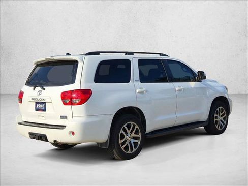 Used 2017 Toyota Sequoia SR5 w/ Premium Package RWD image 5