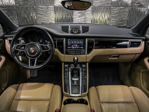 Used 2018 Porsche Macan AWD/4WD image 12