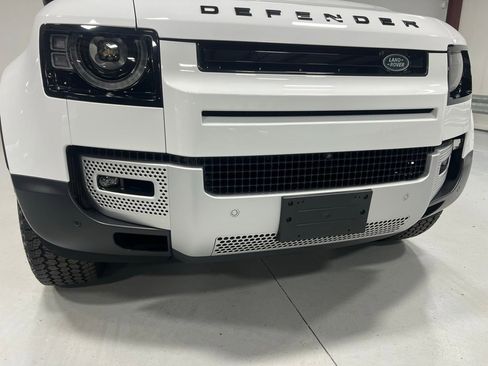 Used 2025 Land Rover Defender 110 S image 11